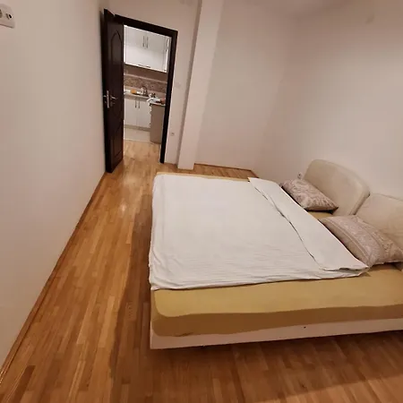 Apartman Ema *
